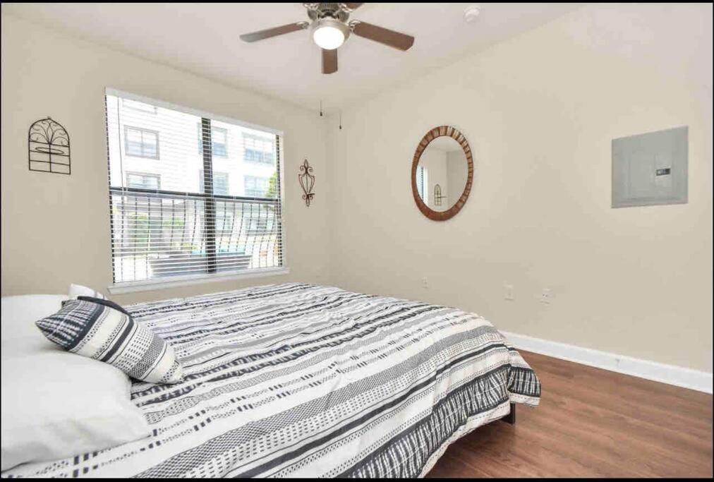 Luxury 1Bedroom/Pool View/ Galleria w/Study Desk Houston Zewnętrze zdjęcie
